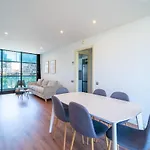 Unique Rentals-seafront Luxe Vakantiehuis