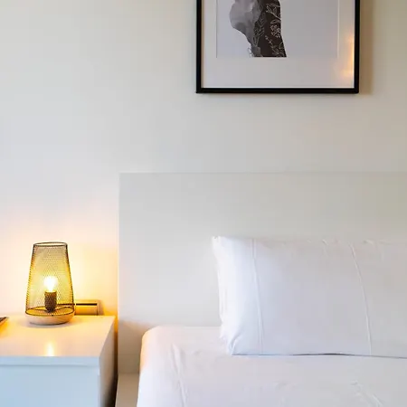 Unique Rentals-seafront Luxe Apartment Barcelona