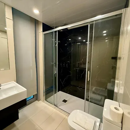 Unique Rentals-seafront Luxe