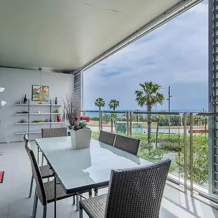 Unique Rentals-seafront Luxe Apartament *