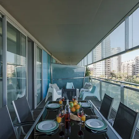 Unique Rentals-seafront Luxe Apartament